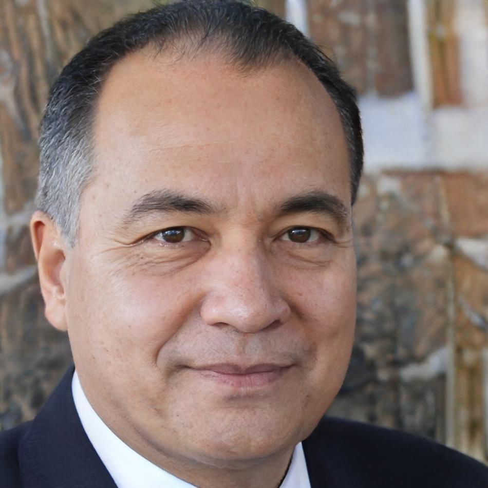 Portrait of Thiago who completed budgeting program